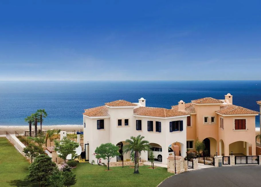 Комплекс вилл на берегу моря с бассейнами и садами, Латхи, Кипр