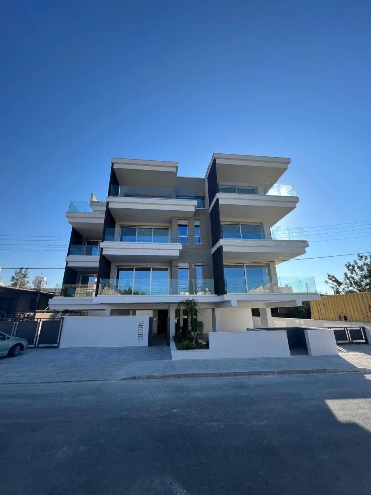 Современная резиденция с парковкой в спокойном районе, Лимассол, Кипр