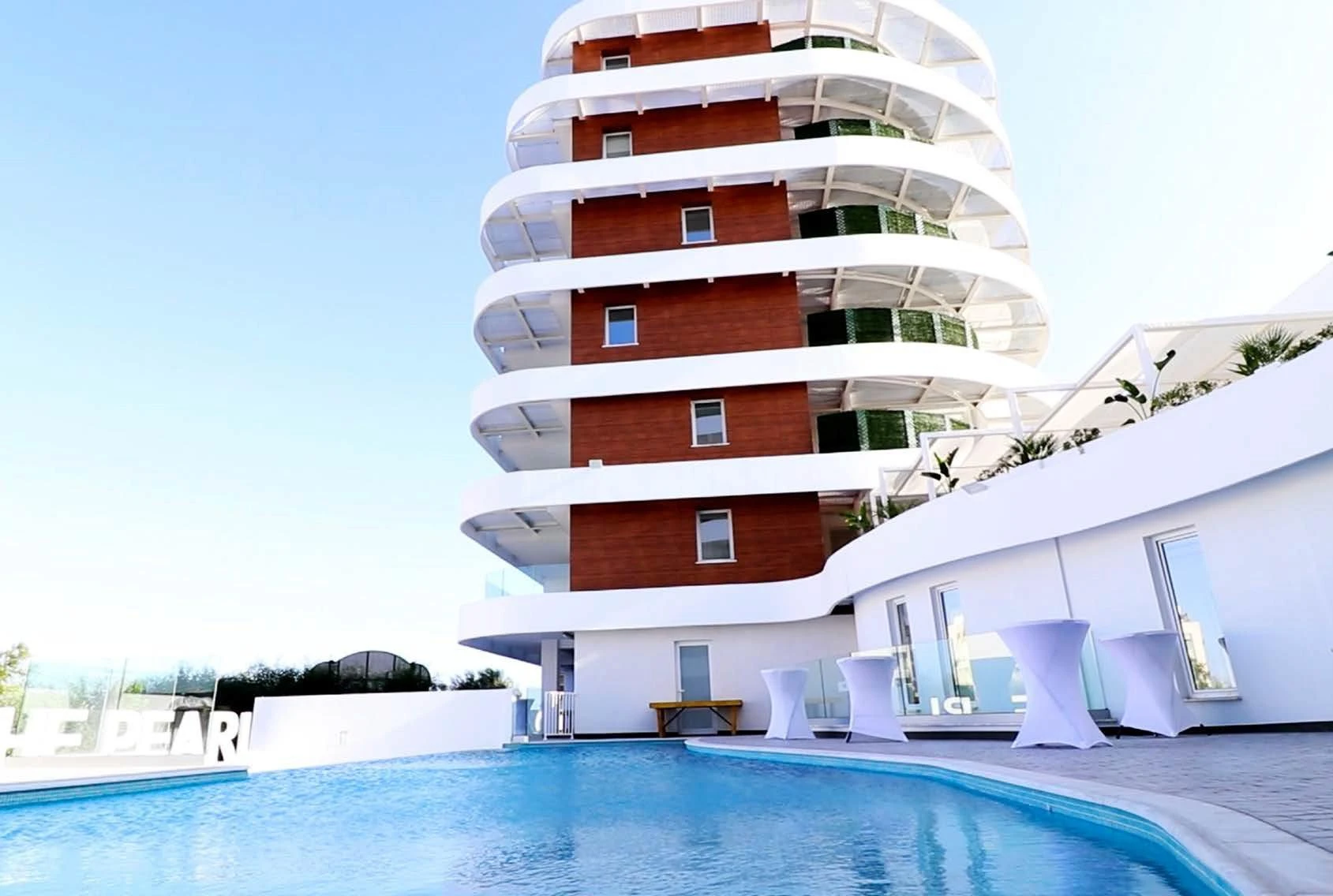 Новая резиденция с бассейном в 80 метрах от пляжа, Ларнака, Кипр