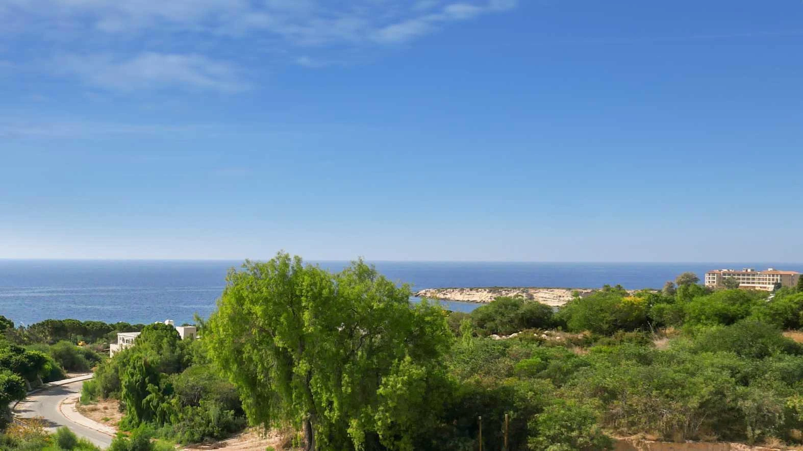 Резиденция с бассейном рядом с морем, Коралловый залив, Кипр