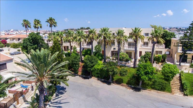 Резиденция с садом и бассейном в 300 метрах от моря, Пафос, Кипр