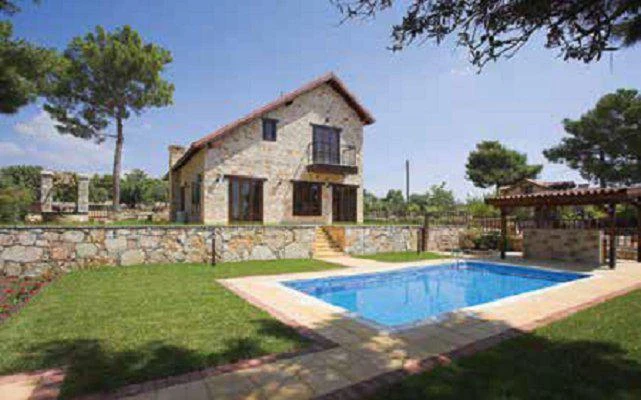 Комплекс вилл с бассейнами в живописном районе, Суни, Кипр