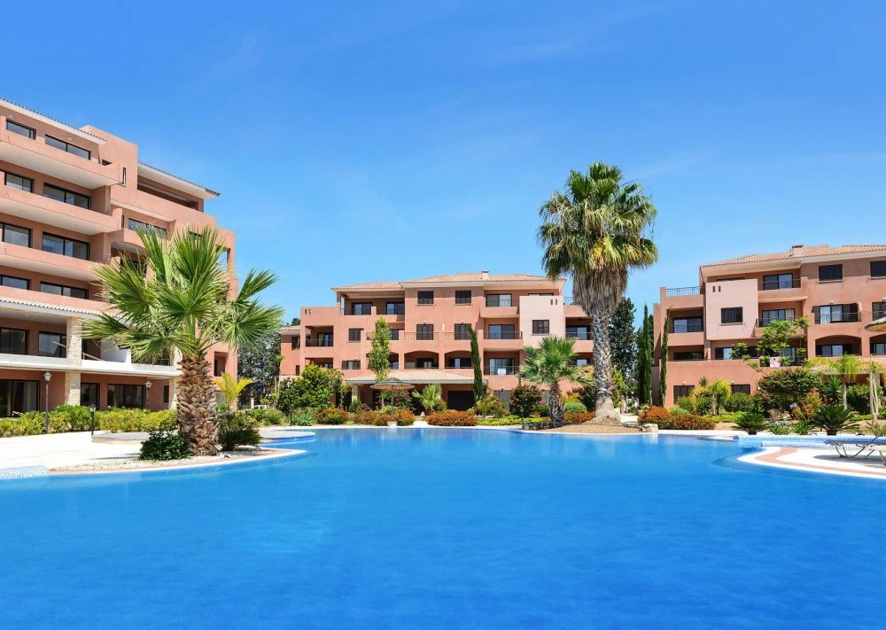 Резиденция с бассейнами, спа-центром и рестораном, Като, Кипр