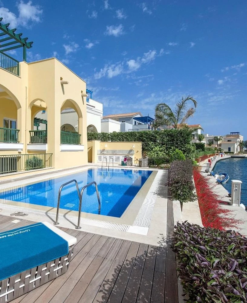 Виллы с собственными причалами и бассейнами в элитная резиденции на острове, Лимассол, Кипр