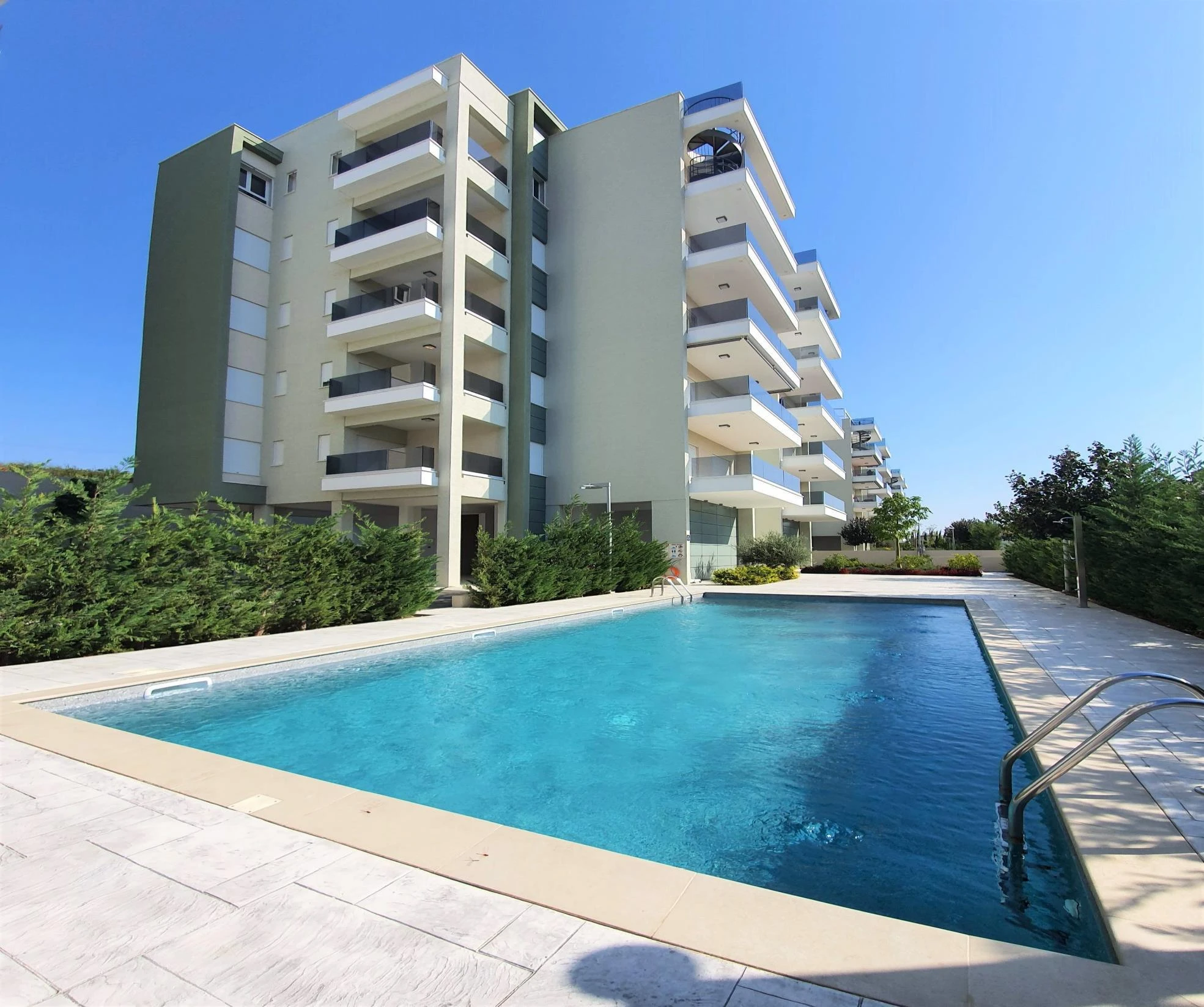 Резиденция с бассейнами и пляжем на первой линии у моря, Лимассол, Кипр