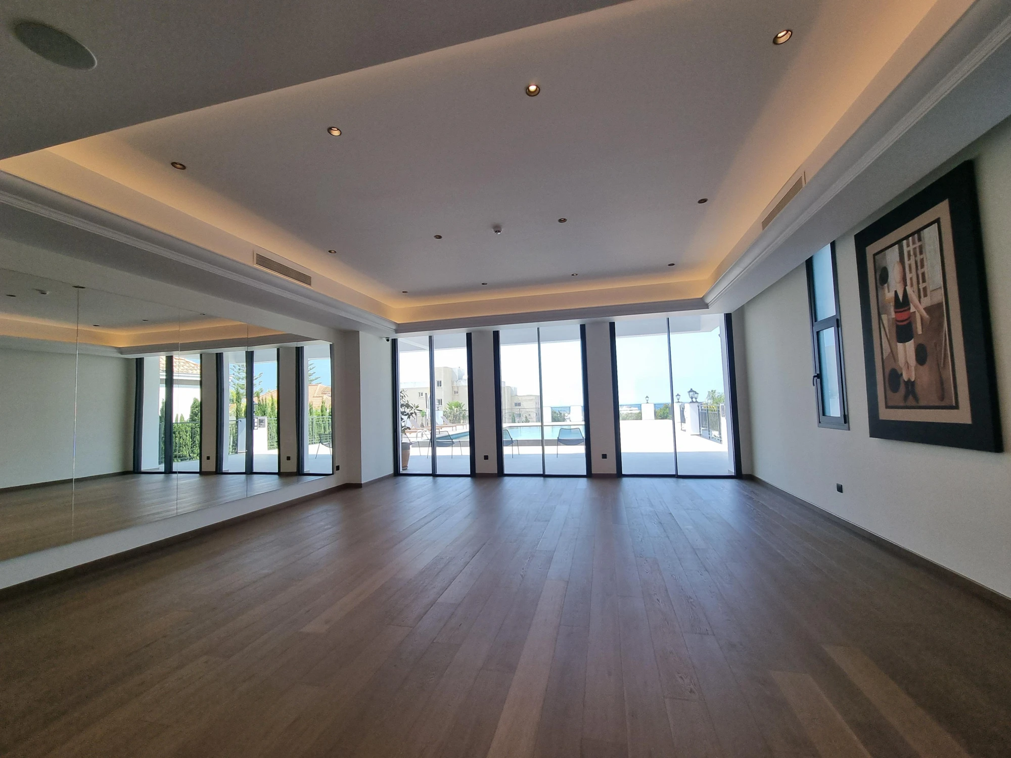 Резиденция с бассейном и подземной парковкой напротив пляжа и гавани, Лимассол, Кипр