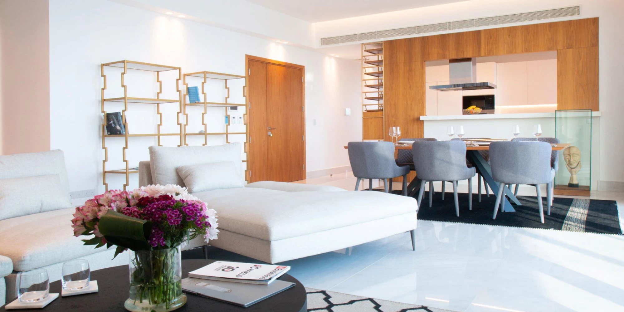 Резиденция с садом в 100 метрах от моря, Мутайяка, Кипр