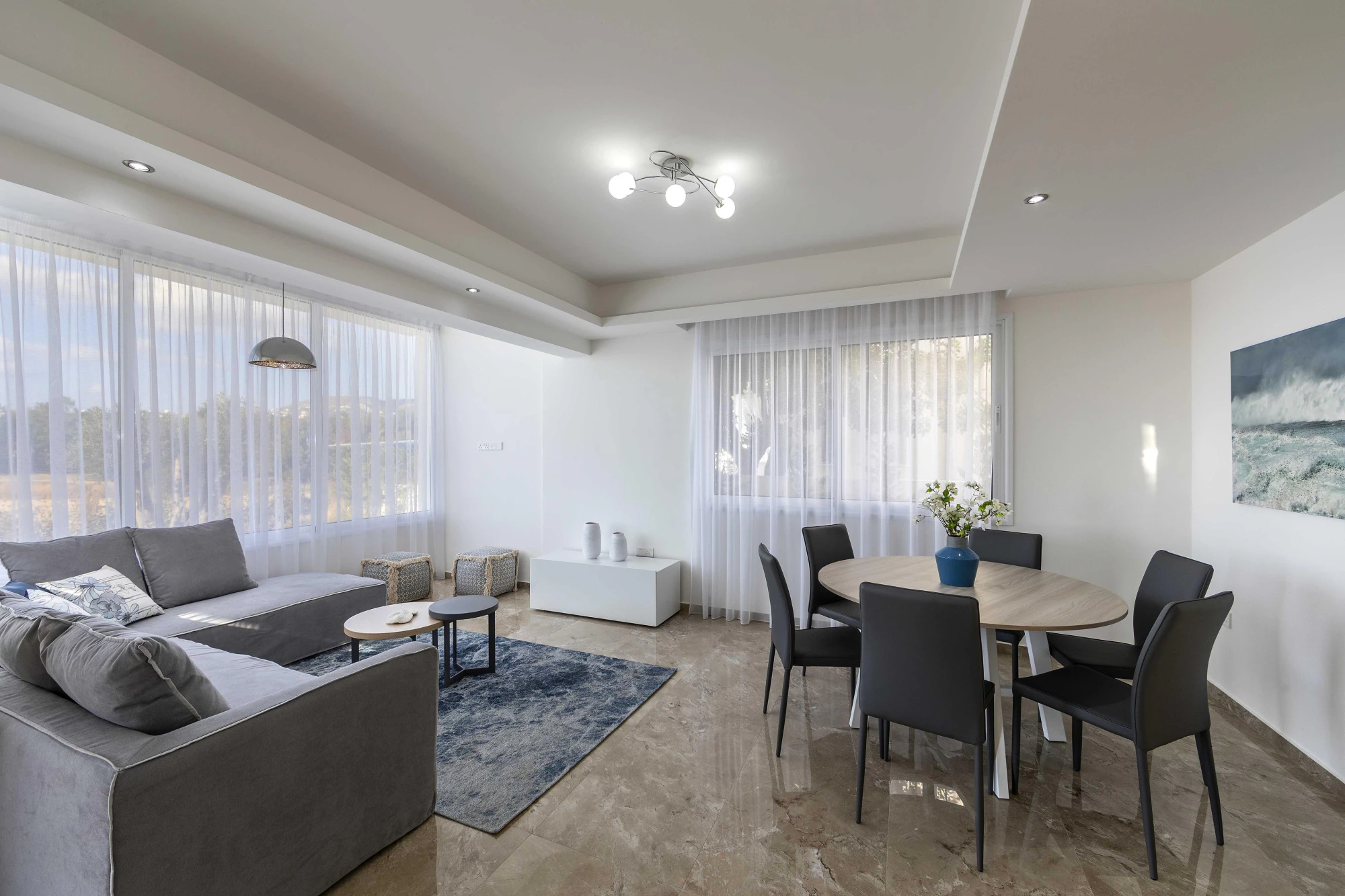 Комплекс просторных вилл рядом со школой и центром Пафоса, Кипр