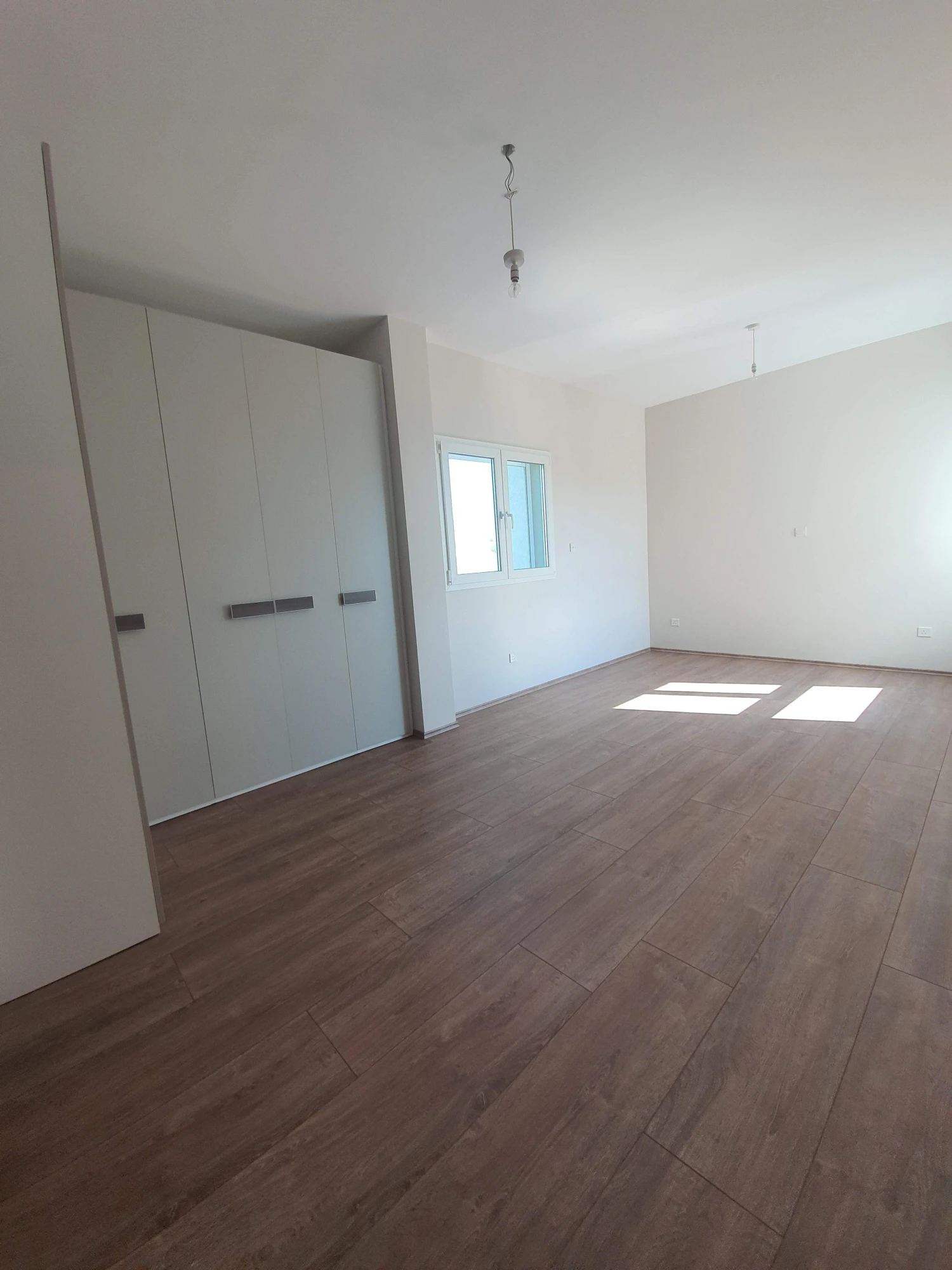 Резиденция с бассейнами и пляжем на первой линии у моря, Лимассол, Кипр